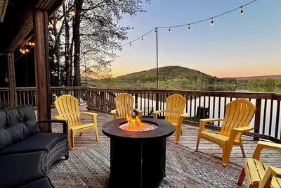 Image de Goodyear Lake waterfront home sleeps 13. Near Dreams Park, Cooperstown.