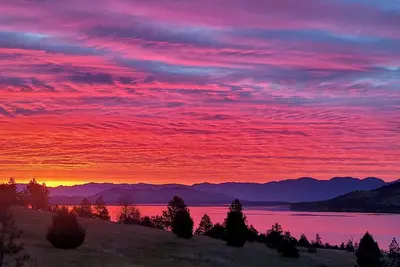 Image de Wild Horse Sunrise at Flathead Lake