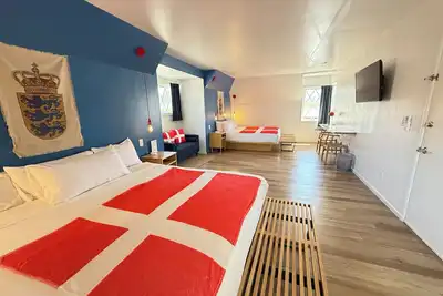 Image de \"The Hamlet Inn : Where Danish Charm Meets California Hospitality\"