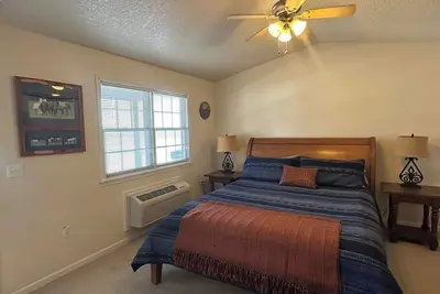 Image de Charming Bunk House Suite in  Eminence with Ac/Heat, Kitchenette & full bath