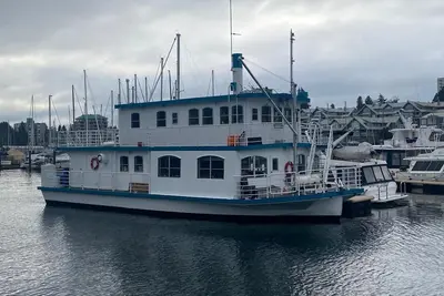 Image de Flagship - Floating Hotel, offers  Paddle boards, kayaks. crabbing and much more