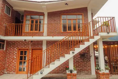 Image de 4-bedroom lodge in charming Baños de Agua Santa with WiFi, Garage, bbq.
