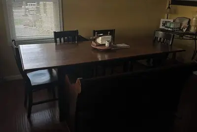 Image de Spacious 5-bedroom house with Ac, WiFi in tranquil Butler. Right outside of town