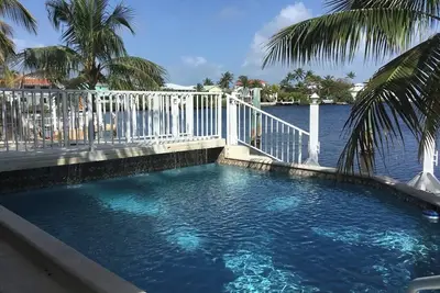 Marathon Villa w\/ Pool, Dock and Kayaks