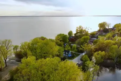 Image de Lake Erie Retreat: Waterfront Cozy Apartment