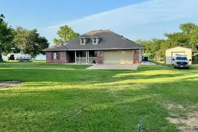 Image de Lake Limestone Hideaway, Charming 3-bedroom house Pool, Hot Tub, WiFi in Jewett