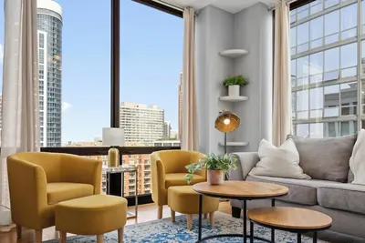 Image de Suite Success • Business Class Living • Sleeps 4