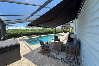 Image de Spacious 4-bedroom house w salt water pool in a peaceful, serene neighborhood