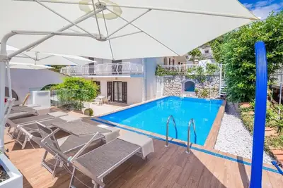 Image de Appartement de deux chambres avec le balcon et la vue sur le mer Omisalj, Krk (A-24362-a)