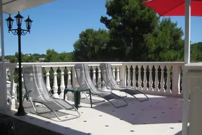 Image de Appartement de quatre chambres avec la terrasse et la vue sur le mer Zaton, Krka (A-24448-b)