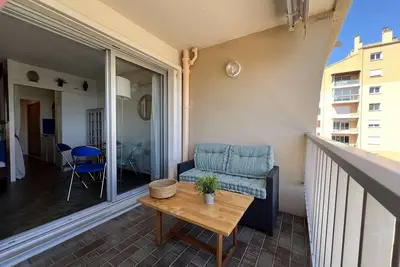 Image de Studio climatisé pour 4 personnes avec vue mer sur le port d'Hyères