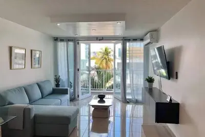 Image de Beach and Pool Access in Prime Location!