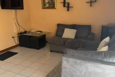 Image de Comfortable 2-bedroom townhouse in Oaklands, WiF, Wall Fans, Ac in bedrooms, etc