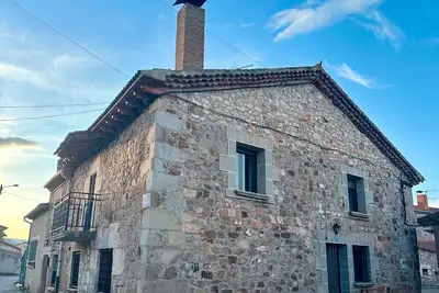 Image de Maison de vacances 'La Cabaña De Cascajares' avec vue sur les montagnes, balcon et Wi-Fi