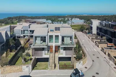 Image de Pink House Santa Cruz Beachfront Comfort and Style - New in Vrbo! ! !