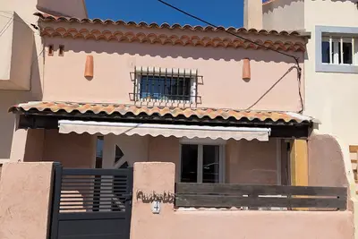 Image de 1 bedroom private vacation home in martigues