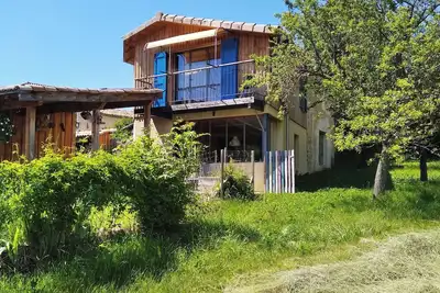 Image de belle maison dans la Drome