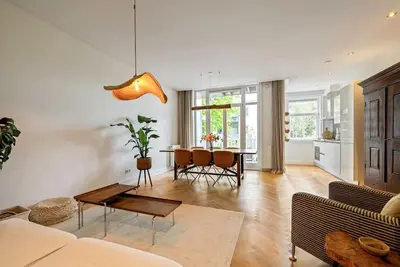 Image de Elegant and stylish apartment just steps from Oosterpark, perfect for a relaxing Amsterdam stay.