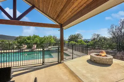 Image de Golf course views | Arcade, pool & hot tub