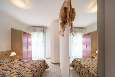 Image de Appartement moderne avec piscine partagée