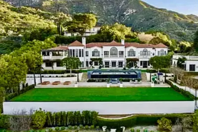 Image de Your Castle in Montecito Awaits you!
