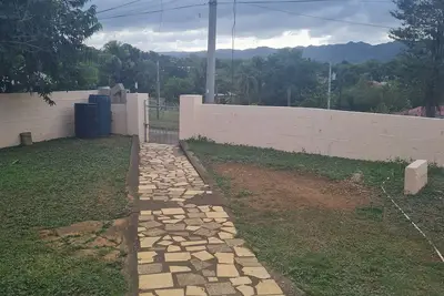 Image de 2 Bed Retreat Overlooking the River in Linstead. St. Catherine