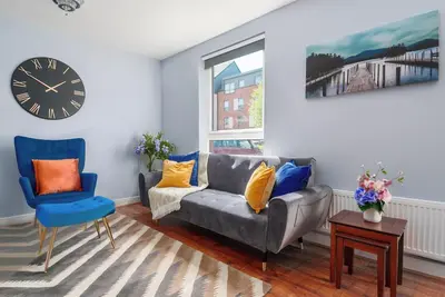 The Cozy Atmosphere Lodge  located just 3. 5 miles away from the city center