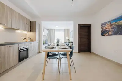 Image de Beautiful Mellieħa apartment 🌊 near Malta’s top bays! 🏝️ Features 3 bedrooms, A/C, Wi-Fi, satellite Tv & lift access. Perfect for a relaxing family getaway in the sun ☀️🇲🇹.