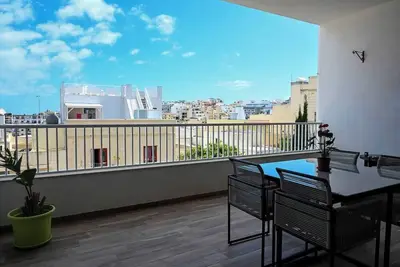 Image de This apartment is a 2 bedroom(s), 1. 5 bathrooms, located in Il-Mellieħa, null.