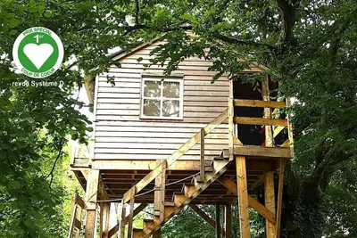 Image de Maisonnette perchée au coeur de la nature avec grande terrasse