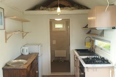 Image de Minihouse with nice view, and access to recording studio and/or work space.