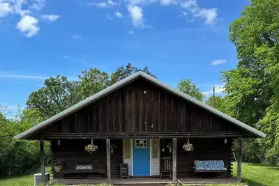 Image de Charming 3-bedroom log cabin in beautiful country setting near Bella Vista Ar