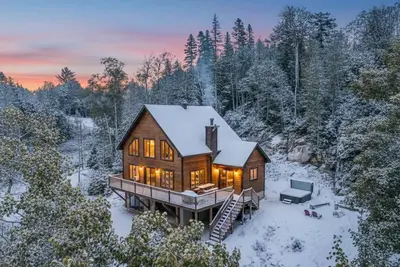 Image de Spa et Salle de jeu | La Descente