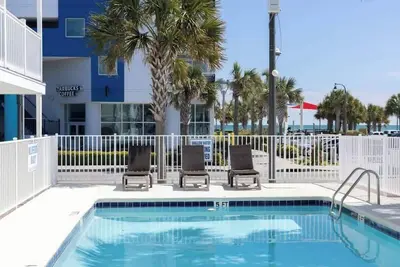 Image de Boutique on the beach, Studio #114 + Pool