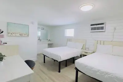 Image de Boutique on the beach, Studio #120 + Pool