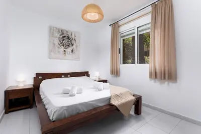 Image de Home2Book Bright Apartment with Pool & Terrace