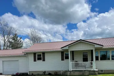 Image de Charming 2-bedroom house  in Crawley with office space —conveniently located