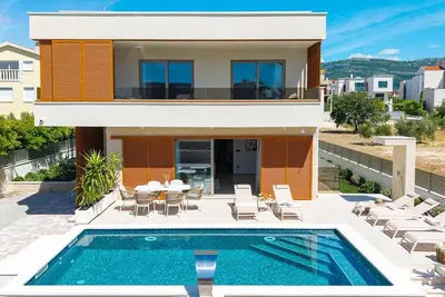 Image de Villa San Pietro – A Luxurious Seaside Retreat in Kaštel Štafilić