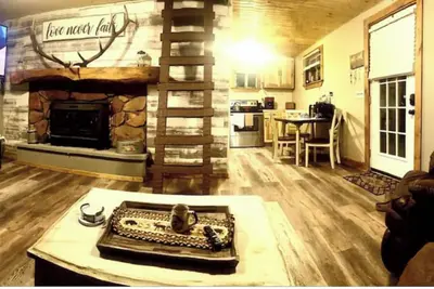 Image de 4-bedroom charming secluded cabin in the heart of Elk country.