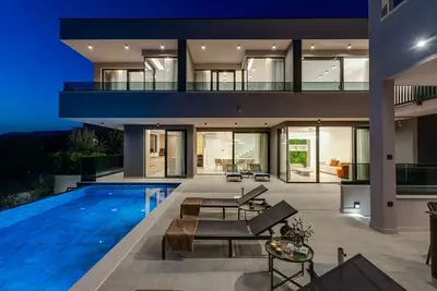 Image de Villa Pavuza – Luxury 4-Bedroom Seaview Villa with Infinity Pool in Podstrana, Near Split