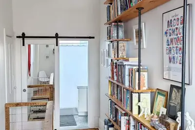 Image de Hip Historic Home with High Ceilings!