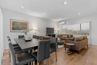 Image de ﻿Premium Sunset Townhouse | 6 Aircons near Airport