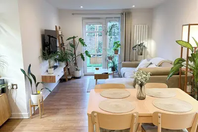 Image de Modern ground floor flat- great transport links. Private parking space included.
