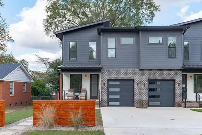 Image de Designer Home w/ Luxury Bedding Outside Seating and Fenced Yard
