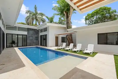 Image de Walk to the Beach, Stay in Style