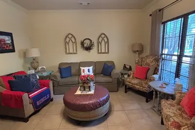 Image de 2-bedroom condo walk to campus Ole Miss baseball, basketball, softball and more.