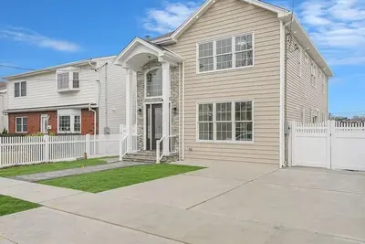 Image de Modern Comfort - Minimal Style\nEntire guest suite in Elmont, New York