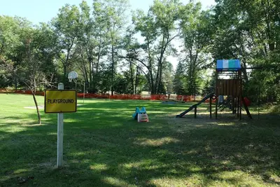 Image de Cozy Charm on Wheels. Remodeled Camper.