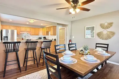 Image de Charming Retreat - 5 minutes from All Star Village!