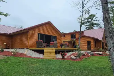 Image de Lake House Retreat in Cotton, Mn with 1000 ft of lake frontage!